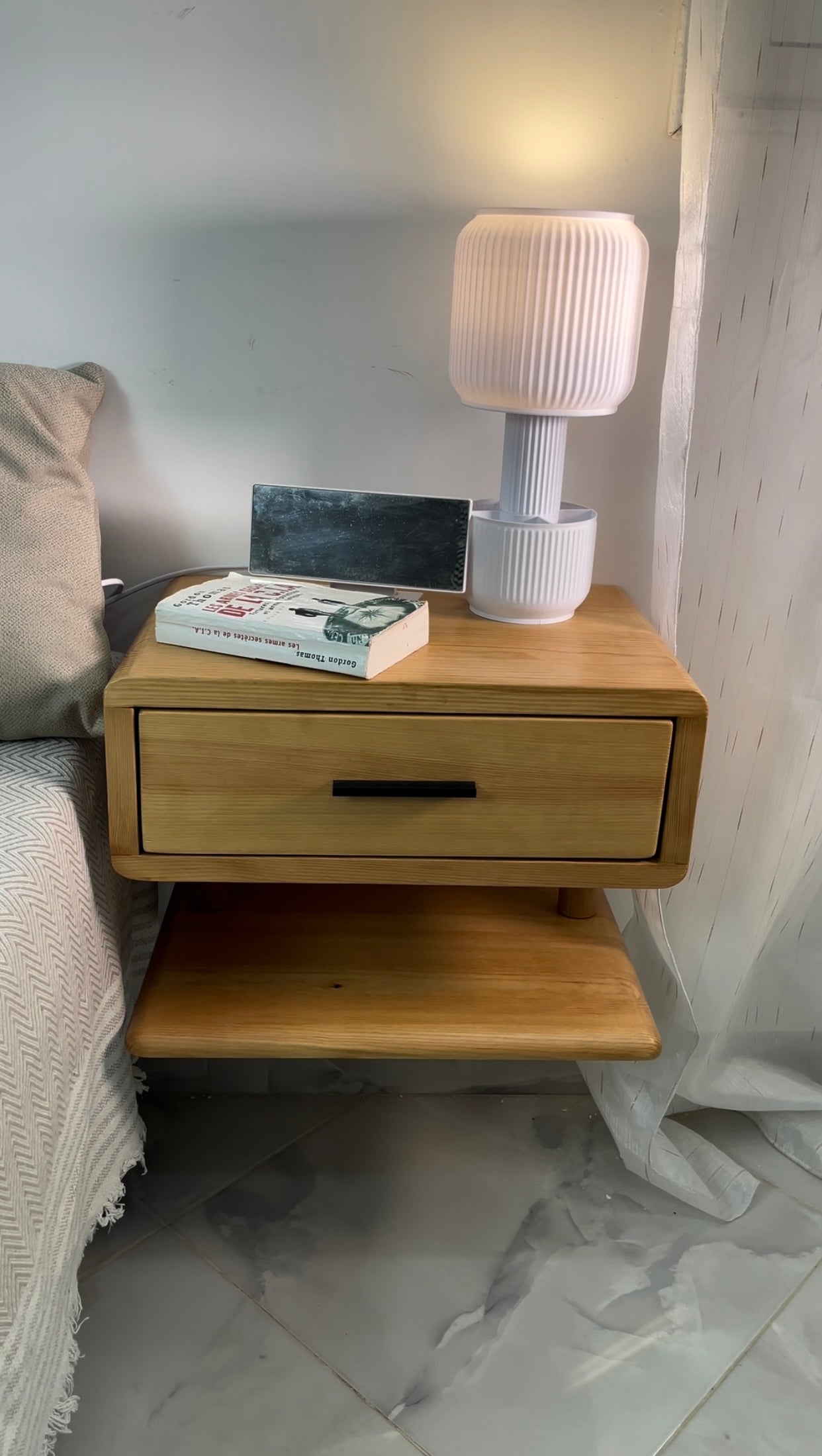 Table De Nuit Suspendue